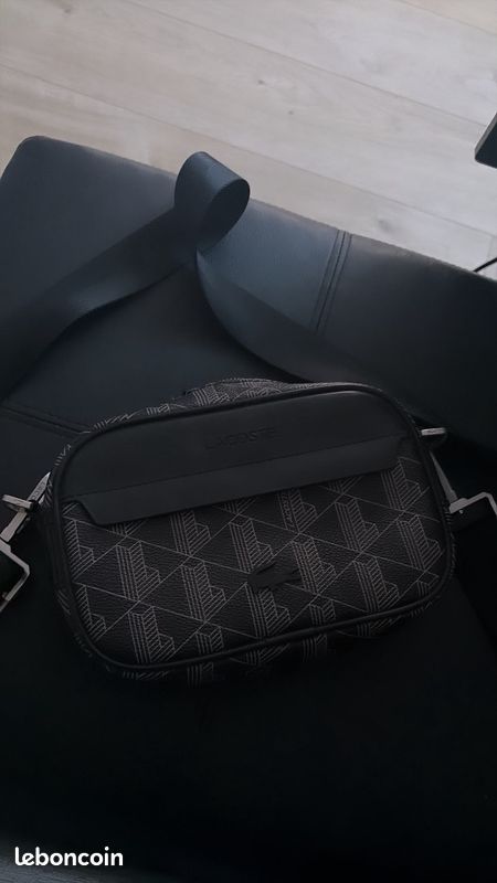 Sacoche Lacoste noir gris prix négociable 😉 (image 2)