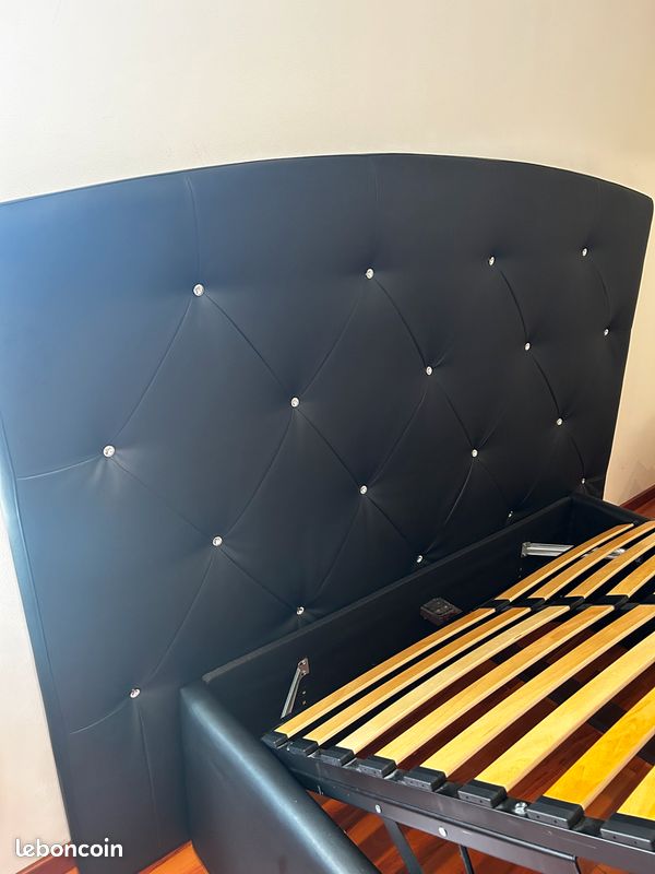 Lit en cuir similicuir (image 1)