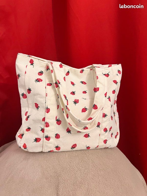🍓Sac fourre tout en velours côtelé blanc et motifs de fraises neuf korean fashion (image 8)