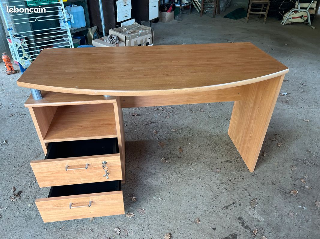 Bureau (image 1)