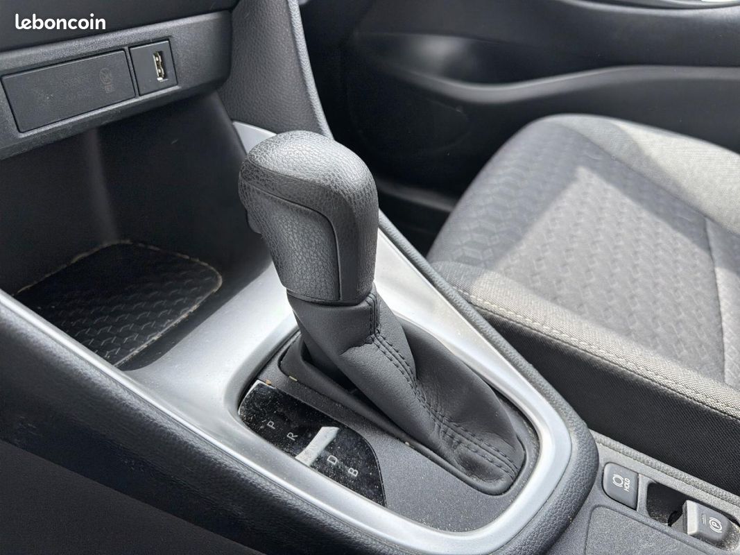 Toyota Yaris 116h Design 5p MY22 (image 10)