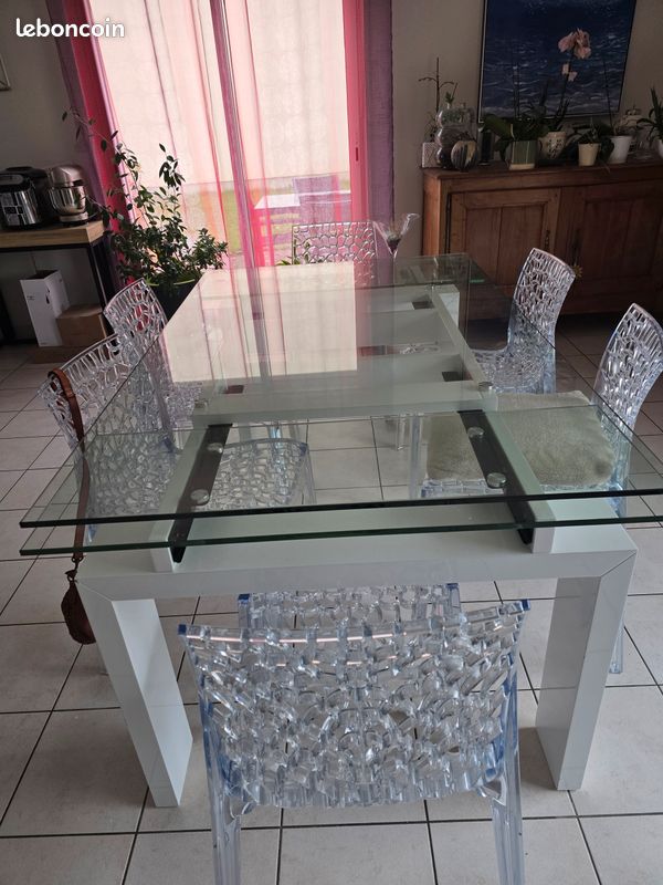Table (image 3)