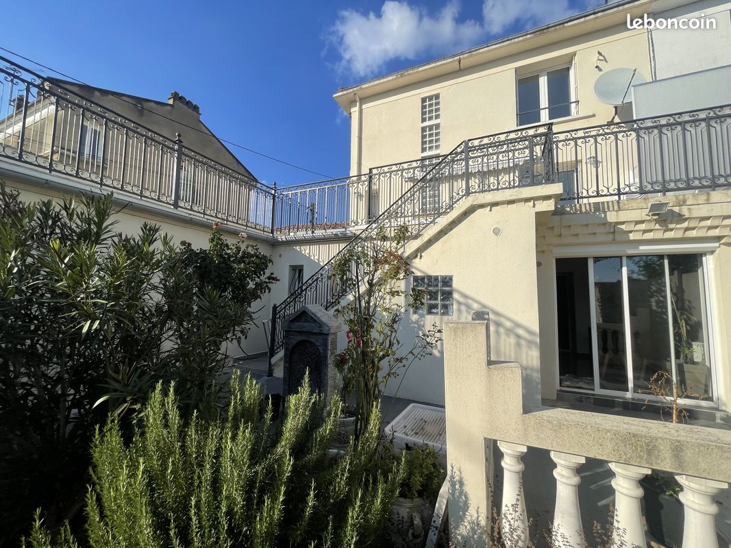 Maison 9 pièces 225 m² · à Poitiers · 225 m² · 299 900 €