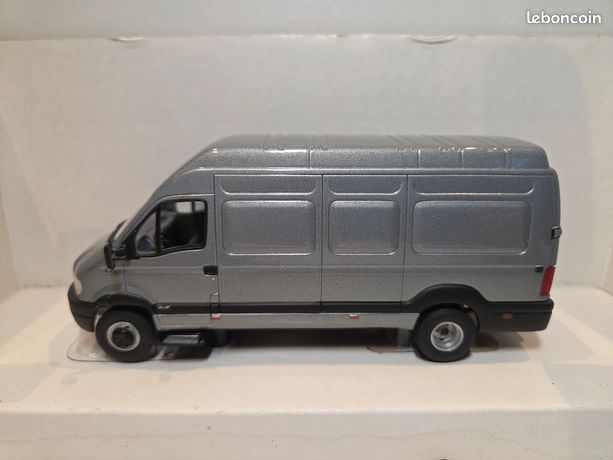 Miniature Renault Mascott fourgon 14m3 Norev 1/43 - Collection