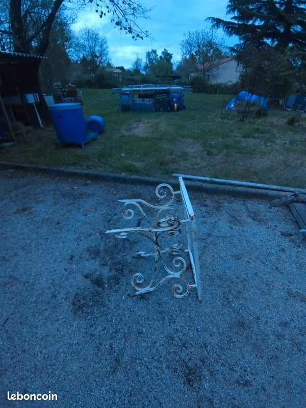 Table en fer forgé (image 1)