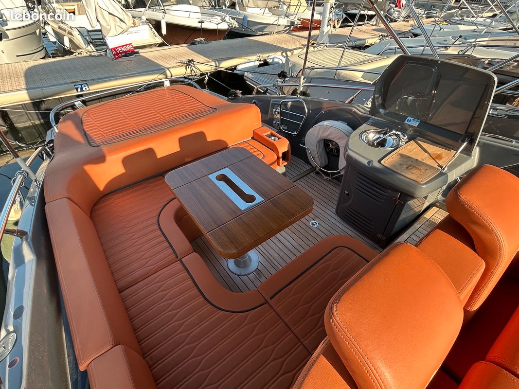 CRANCHI E30 ENDURANCE – 2021 | VOLVO PENTA D4 320 CV | Full options – Très bon état (image 8)