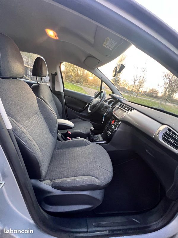 Citroen C3 II 1.2i essence 80 cv 90000 km. Garantie 12 mois (image 4)