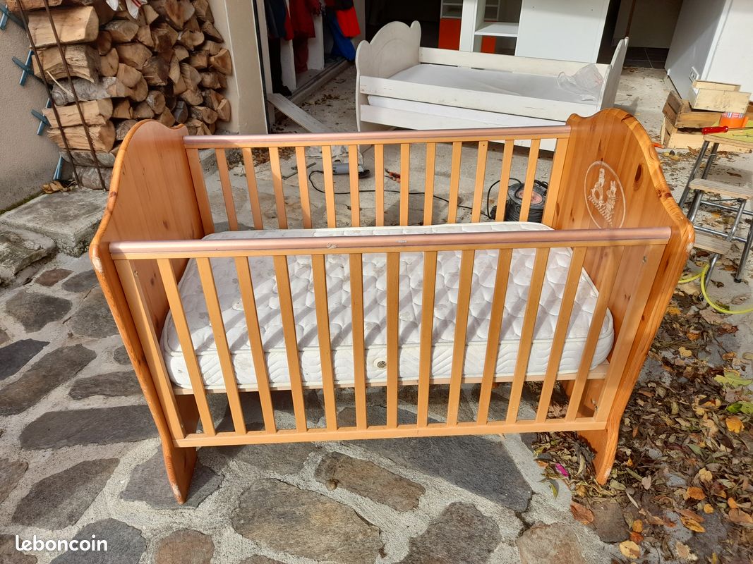Lit enfant en bois (image 1)