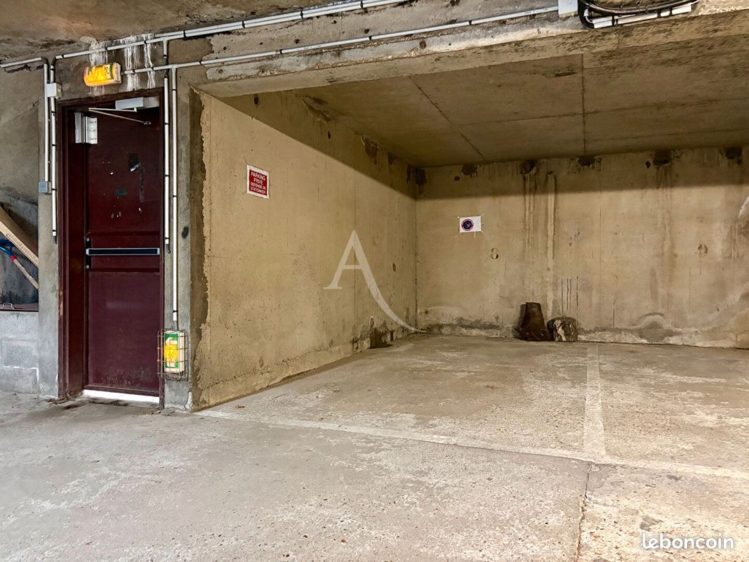 Parking/box GIF SUR YVETTE · à Gif-sur-Yvette · 12 000 €