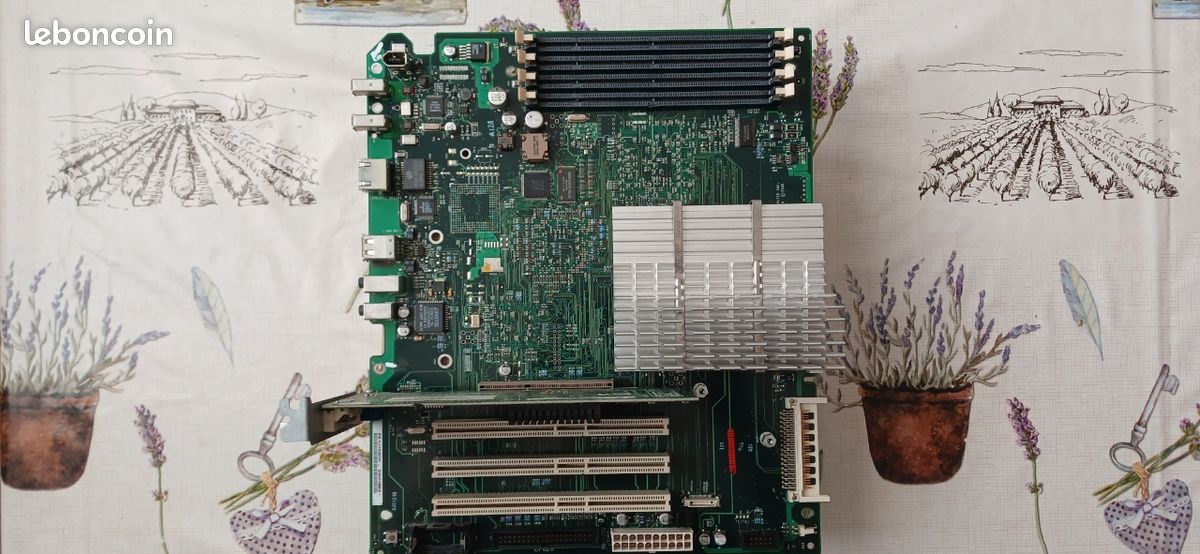 Carte mère Apple Power Mac G4 Sawtooth AGP + CPU G4 + ATI Rage 128 Pro - Propre (image 2)