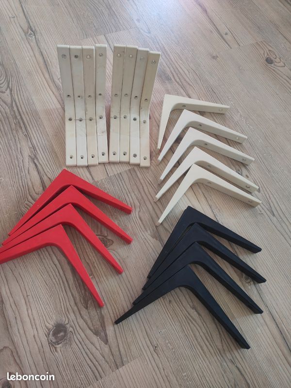 Lot équerres plastique 18cmx18cm (image 1)