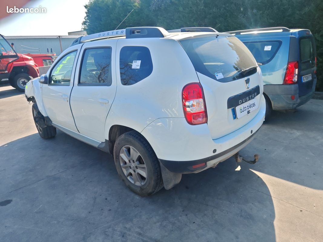 Dacia duster accidenté (image 4)