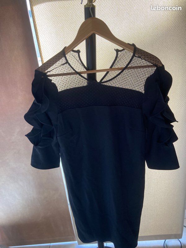 Robe avec volant sur les bras (image 1)