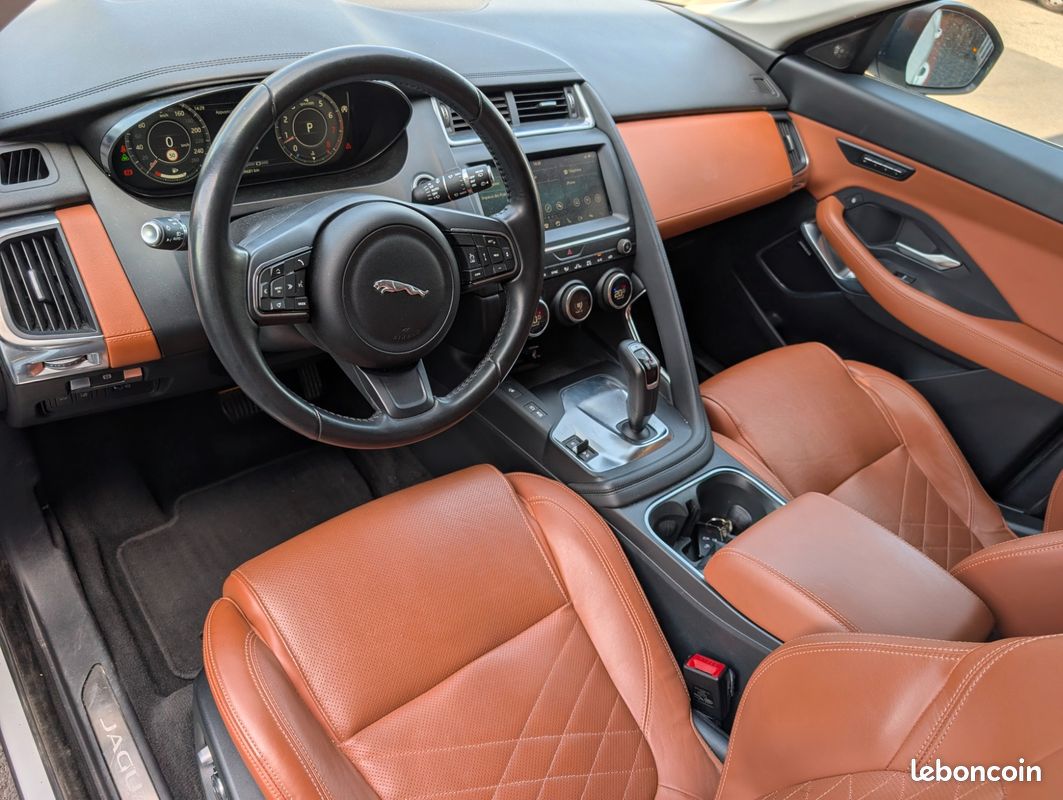 JAGUAR E-PACE 2.0 200CV HSE AWD - ENTRETIEN JAGUAR EXCLUSIF - CAMERA - ATTELAGE - ZERO DEFAUT - GARANTIe (image 10)