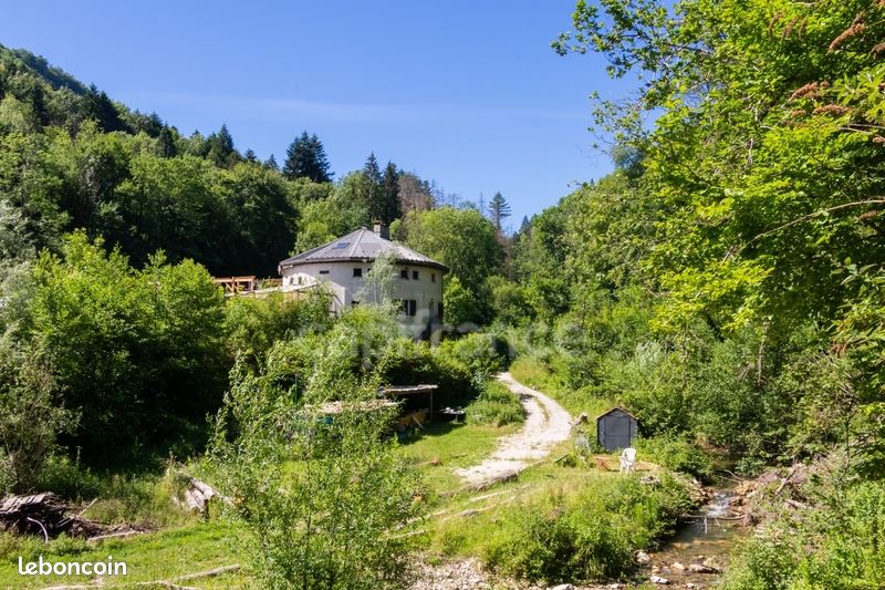 Maison 10 pièces 267 m² · à Saint-Cassin · 267 m² · 595 000 €
