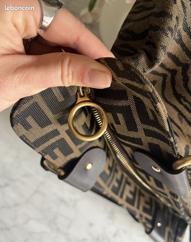 Grand Sac en Toile Zébrée et Cuir Fendi comme neuf (image 7)
