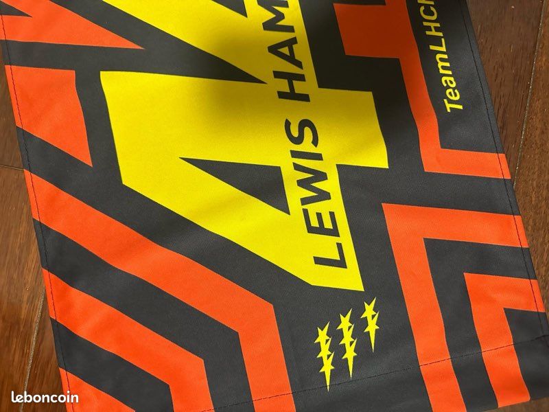 Drapeau Ferrari F1 Édition Spéciale Shanghai - 135x90cm, Lewis Hamilton