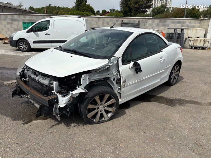 PEUGEOT 207 CC Accidenté (image 1)
