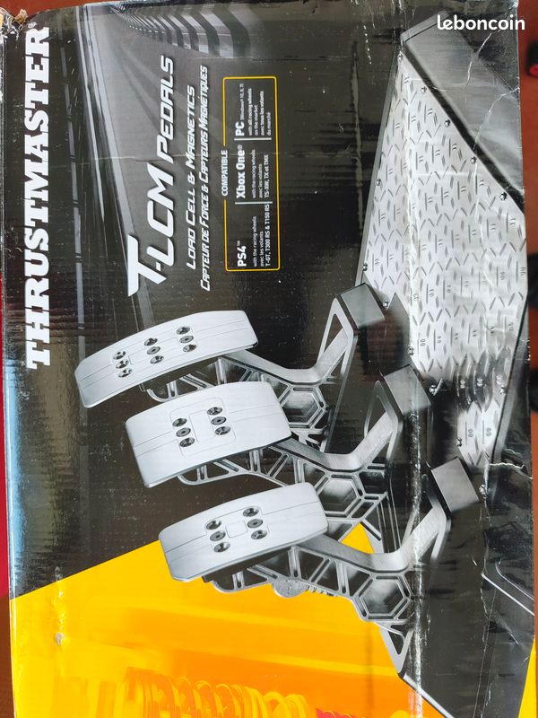 Pack simracing Thrustmaster TX + volant Ferrari F1 + pédalier TCLM (PC/XBox) (image 1)