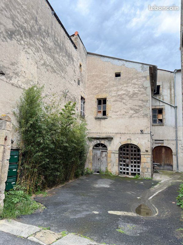 Maison 15 pièces 360 m² · à Plauzat · 360 m² · 50 000 €