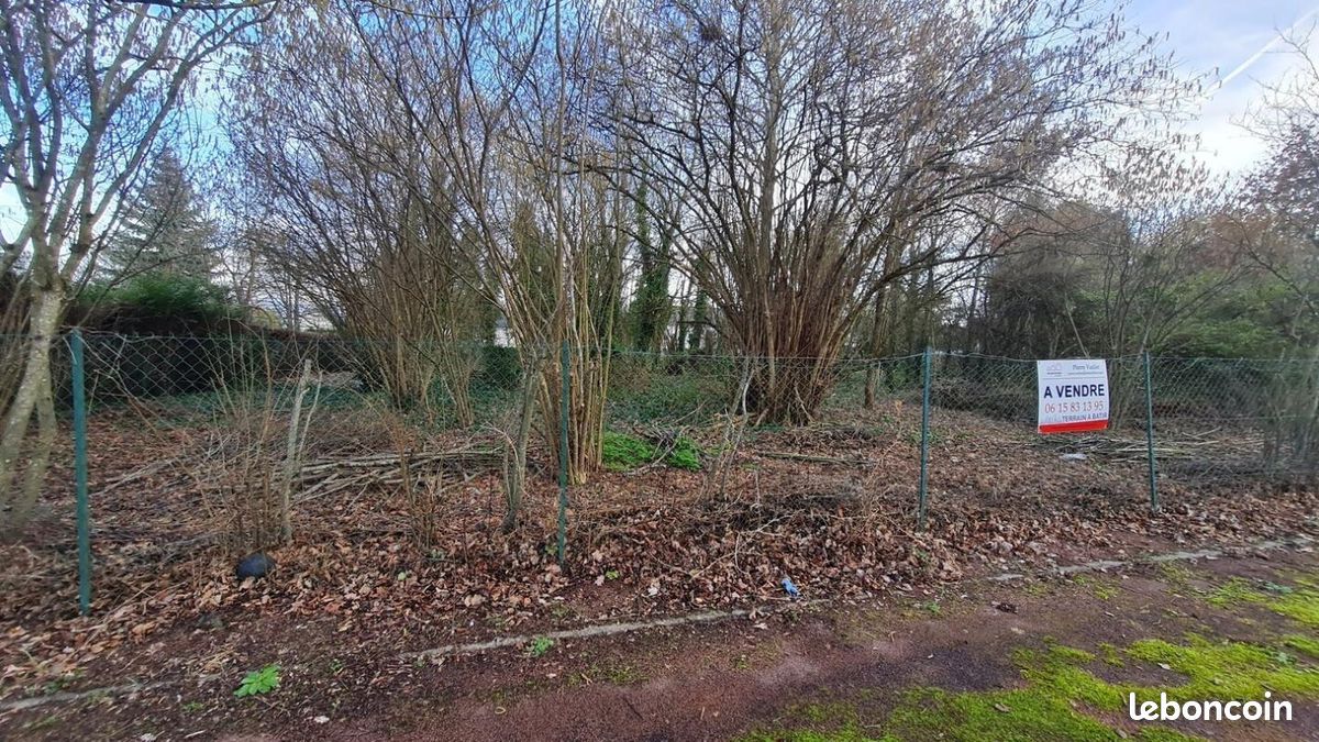 Terrain 560 m² · à Pannes · 41 000 €
