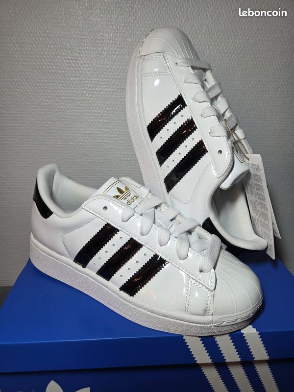 Adidas Superstar 2 W blanche et noir Cuir verni Taille 35 1/2 Neuve -  Chaussures