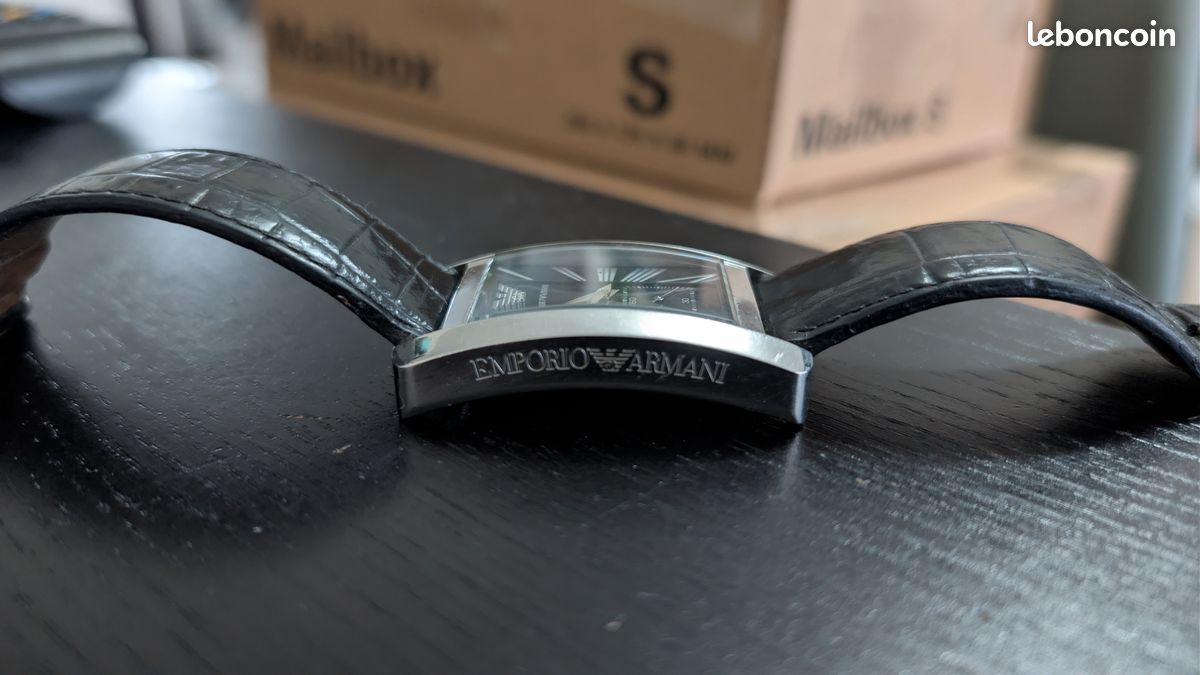 Montre Emporio Armani – Boîtier rectangulaire – Pile à remplacer (image 5)