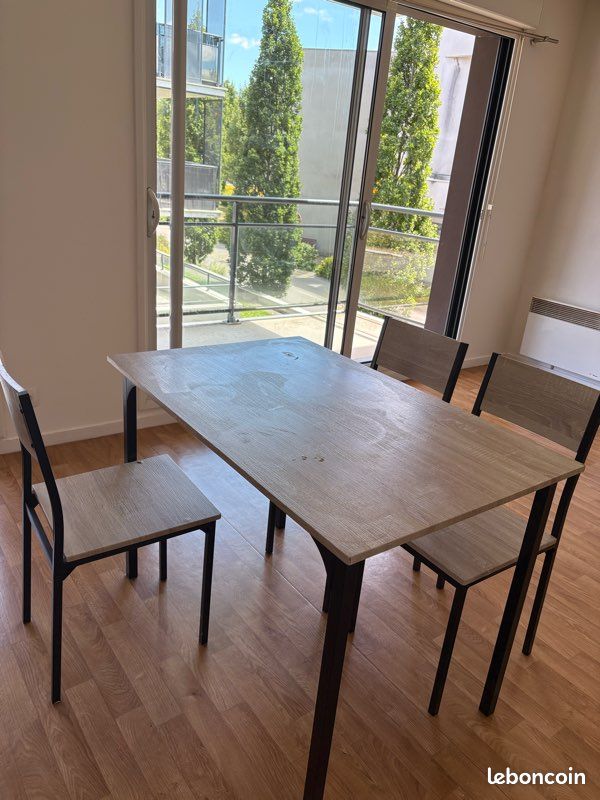 Table et 3 chaises -15 euros (image 1)
