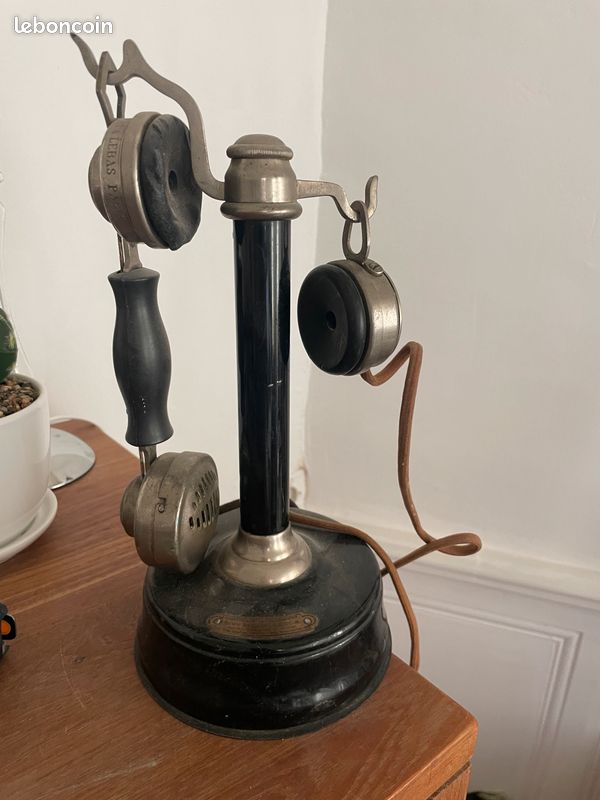 Téléphone trés ancien (image 1)