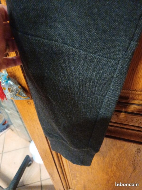 Jogging noir taille M marque Pull&Bear (image 7)