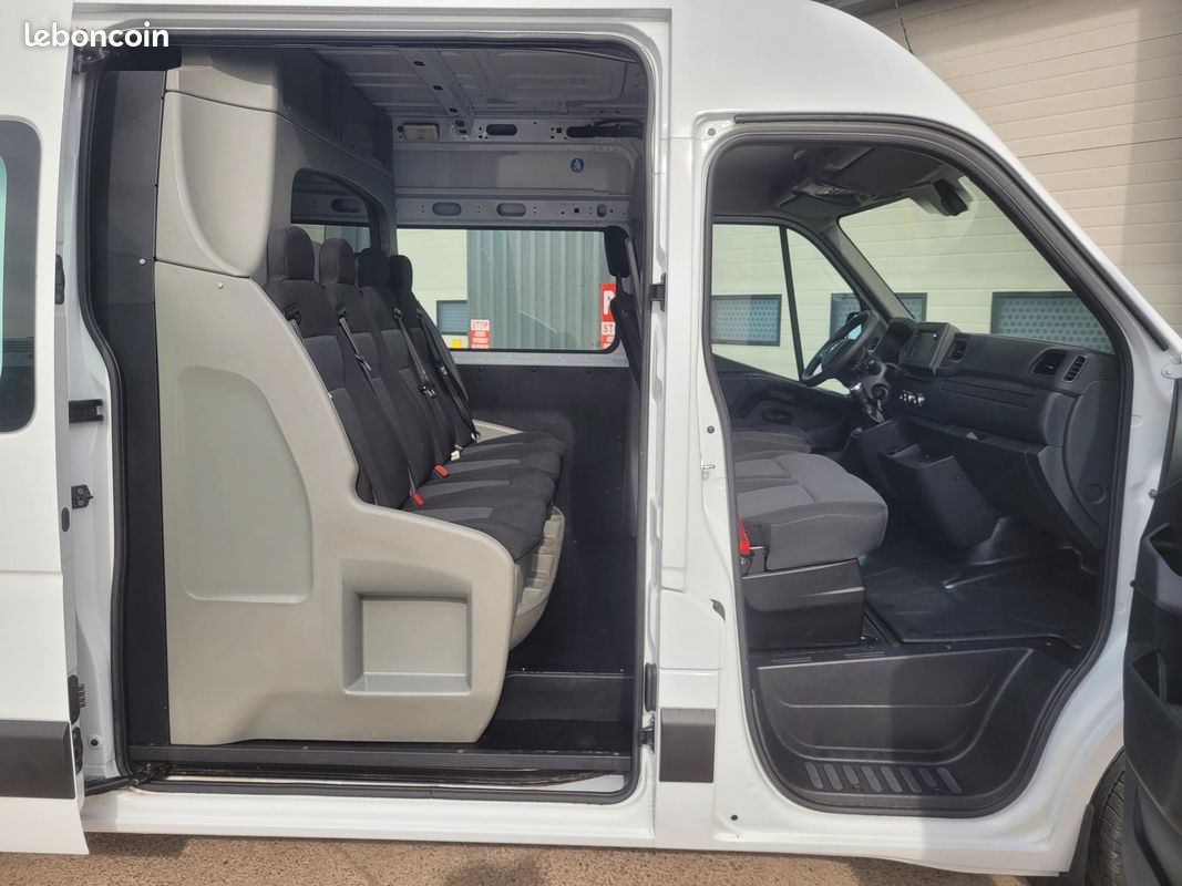 RENAULT MASTER L2H2 T35 FOURGON 2.3 Blue DCI 150 GRAND CONFORT CABINE APPROFONDIE FIXE 07 PLACES avec HABILLAGE BOIS COMPLET + SUSPENSION RENFORCÉE + GPS + CAMÉRA + RADARS ( Prix de Vente 25 990 HT ) (image 3)