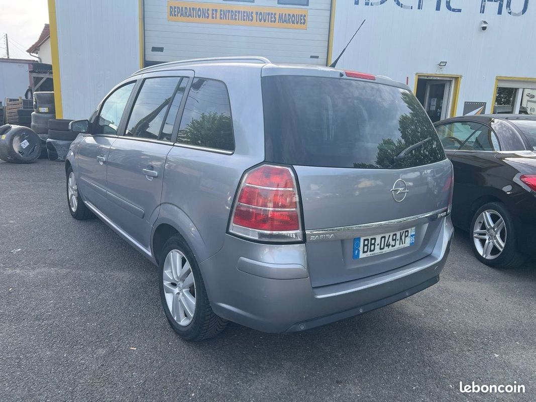Opel ZAFIRA 1.9 CDTI120 COSMO 7 PLACES (image 4)