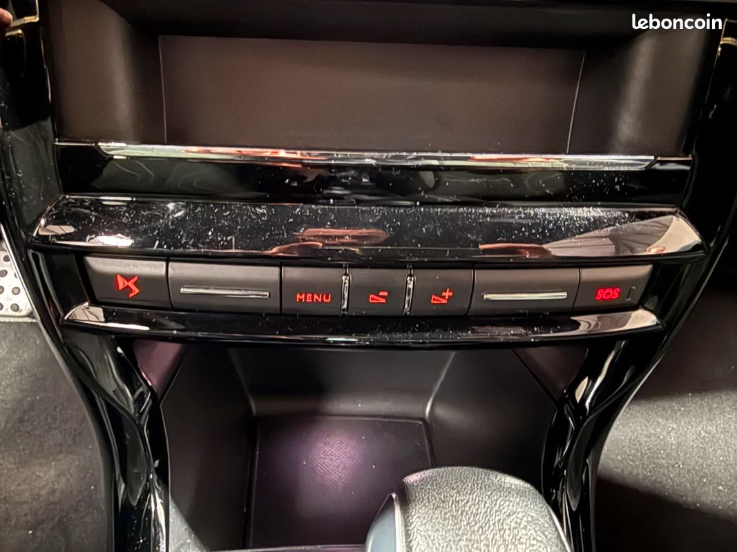 DS DS 3 1.2 110 cv Sport Chic / BOITE AUTOMATIQUE / DISTRIBUTION OK / SIÈGES CHAUFFANTS / BLUETOOTH (image 33)