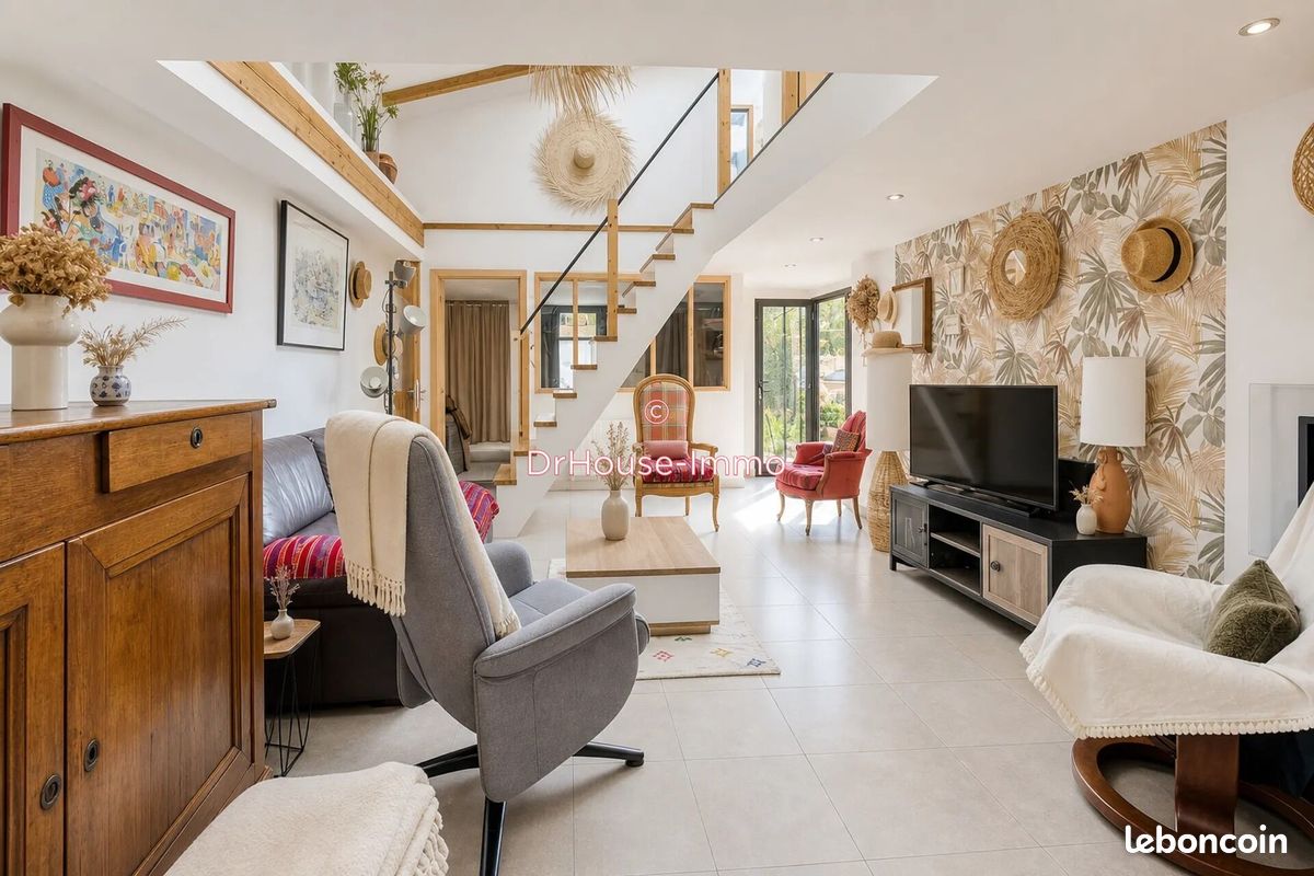 Maison 7 pièces 142 m² · à Dompierre-sur-Mer · 142 m² · 320 000 €