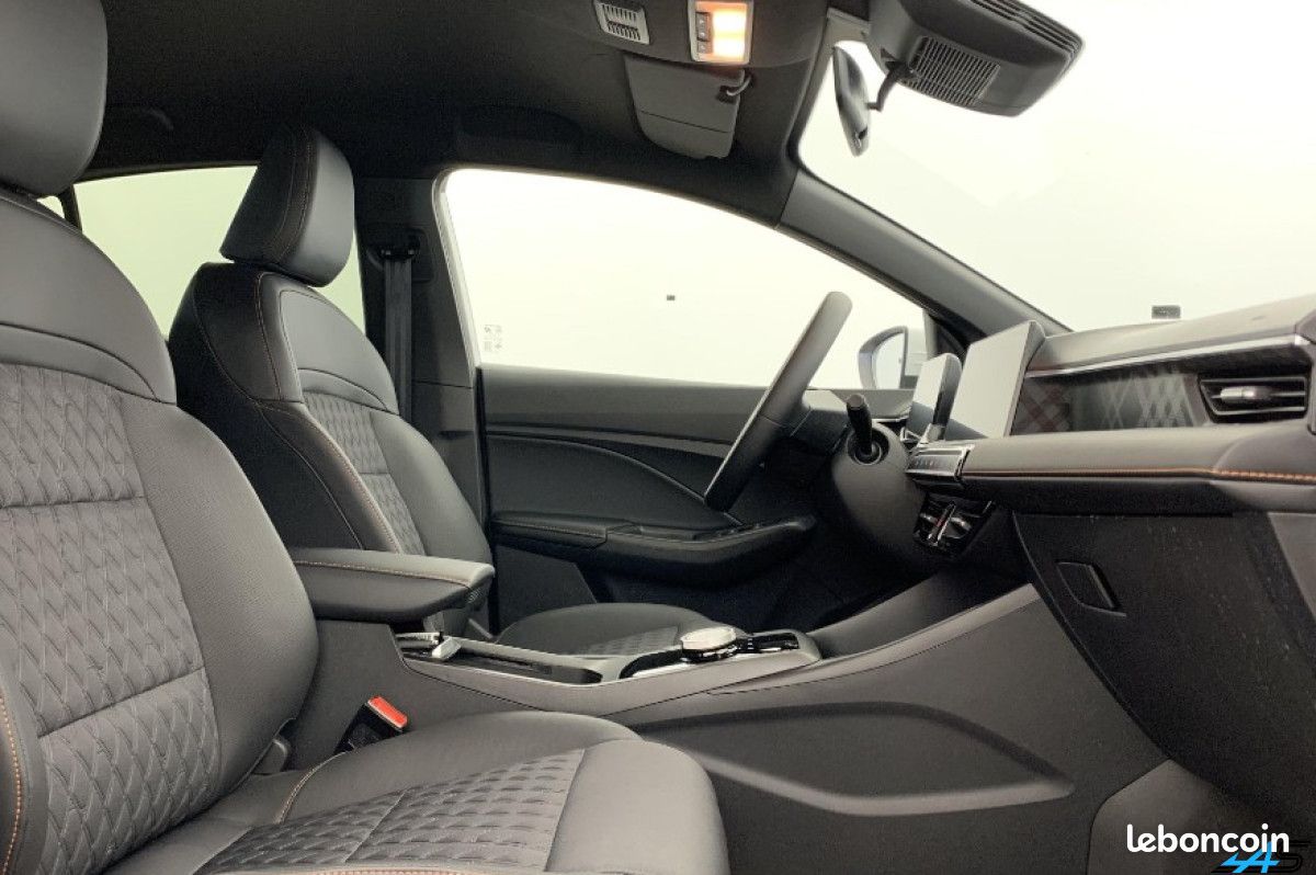 MG 3 MG3 1.5 L Hybrid+ 195 ch Luxury SUR COMMANDE (image 8)