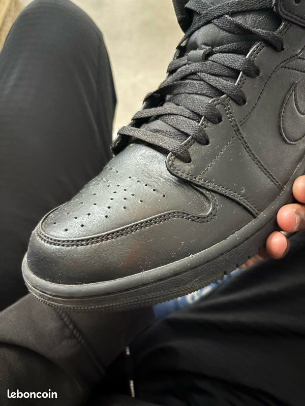 Air Jordan 1 (image 2)