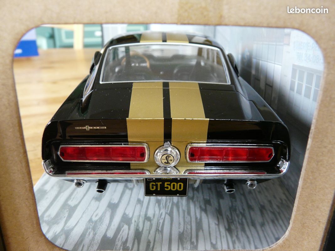 Voiture Ford Mustang GT500 noire et dorée 1967 neuve en boîte (image 8)