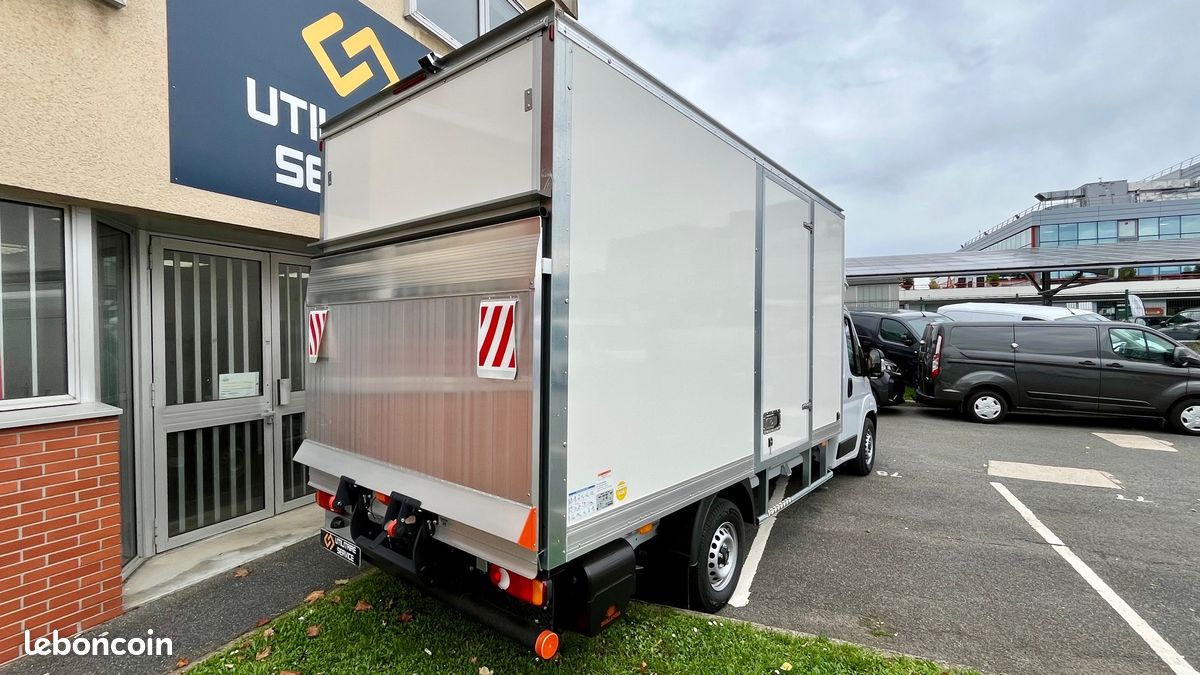 40 990 ht / fiat ducato maxi caisse 20m3 hayon auvent capucine porte laterale 2.2 180 cv BVA neuf / tva recuperable (image 3)