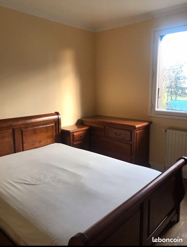 Chambre a coucher en bois massif artisanal (Merisier) (image 2)
