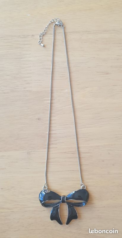 Collier noeud papillon noir. Etat neuf (image 4)