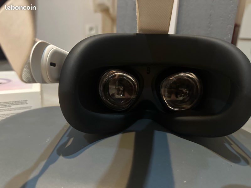 Meta/Oculus Quest 2 64 Go – 2 manettes + boîte + housse de transport (image 5)