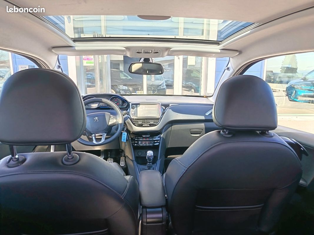 Peugeot 208 1.6 155 cv GT (image 5)