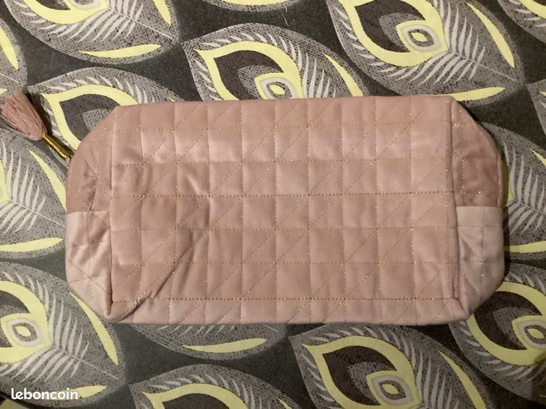 Trousse de toilette (image 1)