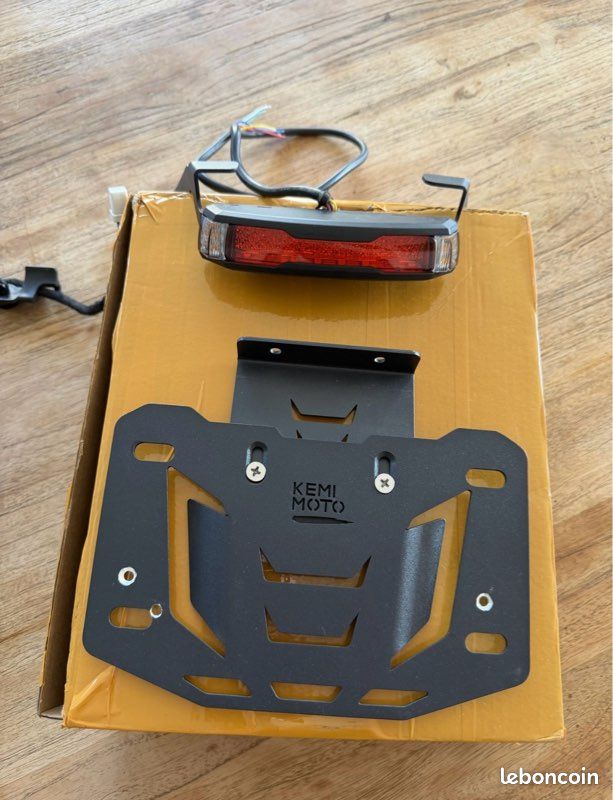 Porte Plaque pour Sportster S RH1250 pour RH 1250 2021-2023 Support Plaque Moto avec Kit Support Plaque D'immatriculation Queue De Garde-Boue Lumière LED Plaque Support D'immatriculation
