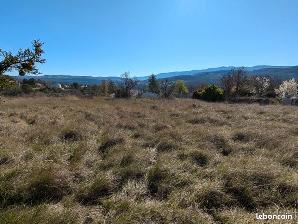 Terrain 665 m² Apt