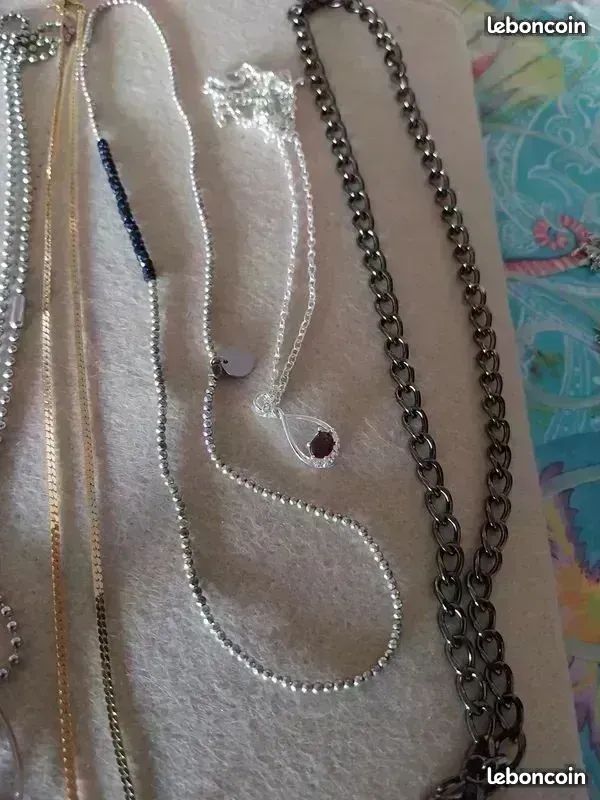 Lot De Bijoux Anciens Fantaisie Vintage - Colliers Et Autres - Rare Et Divers