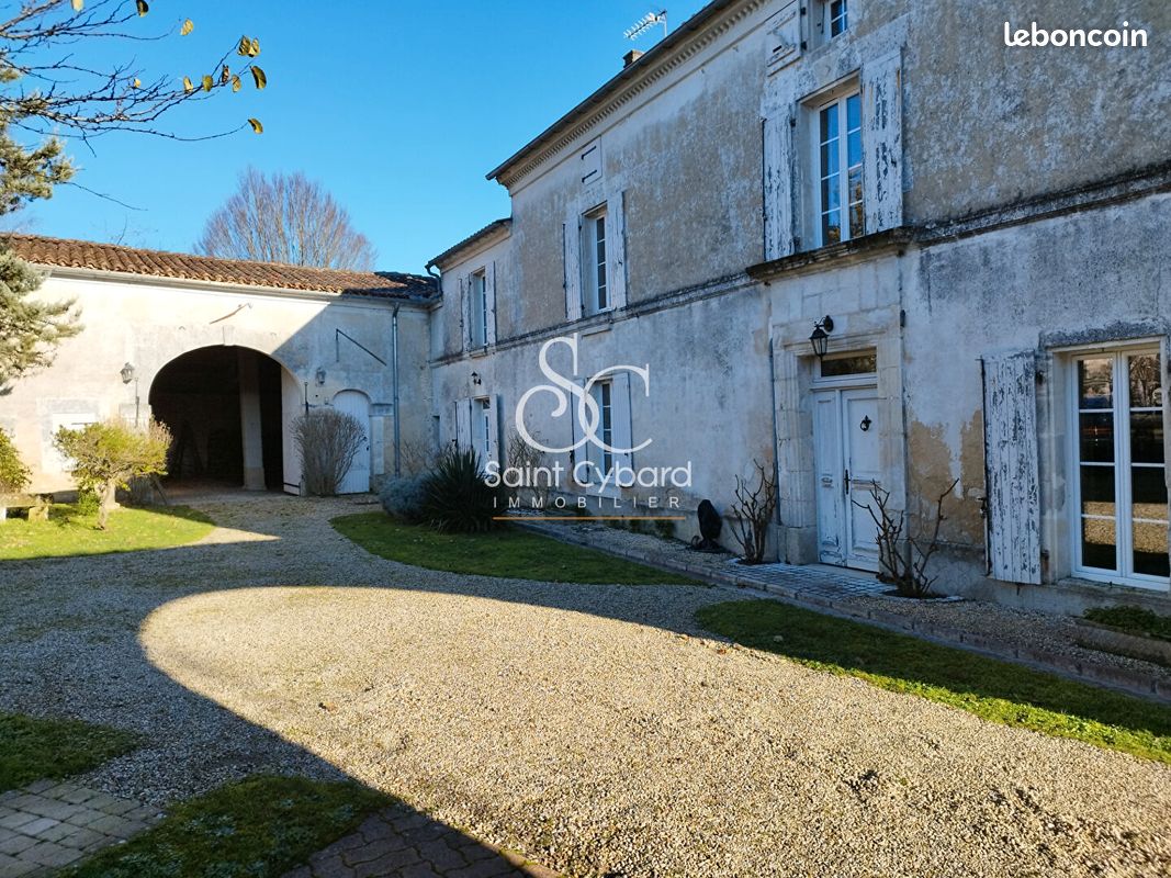 Maison 7 pièces 220 m² · à Douzat · 220 m² · 349 900 €
