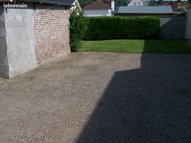 EU: Emplacement parking dans une cour fermée