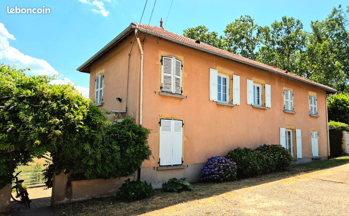 Maison 10 pièces 237 m² · à Chandon · 237 m² · 305 000 €