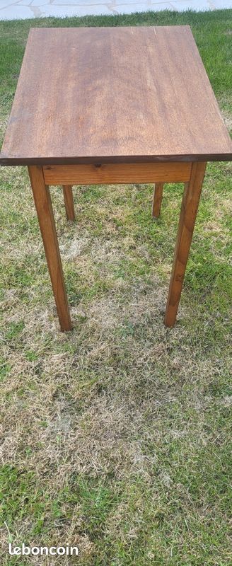 Petit table en bois 70x50x74 cm (image 1)